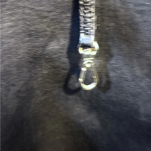 DKNY Grayson Tote – Black Pebbled Leather Shoulder Bag - Picture 4 of 14